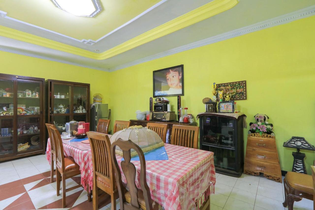 Oyo 2440 Wallet Family Residence Syariah Lumajang Kültér fotó