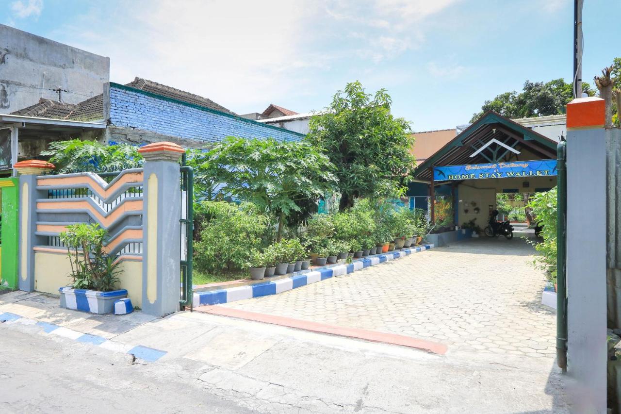 Oyo 2440 Wallet Family Residence Syariah Lumajang Kültér fotó