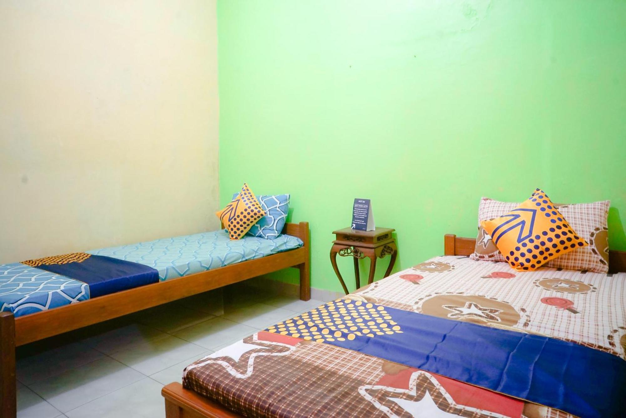 Oyo 2440 Wallet Family Residence Syariah Lumajang Kültér fotó