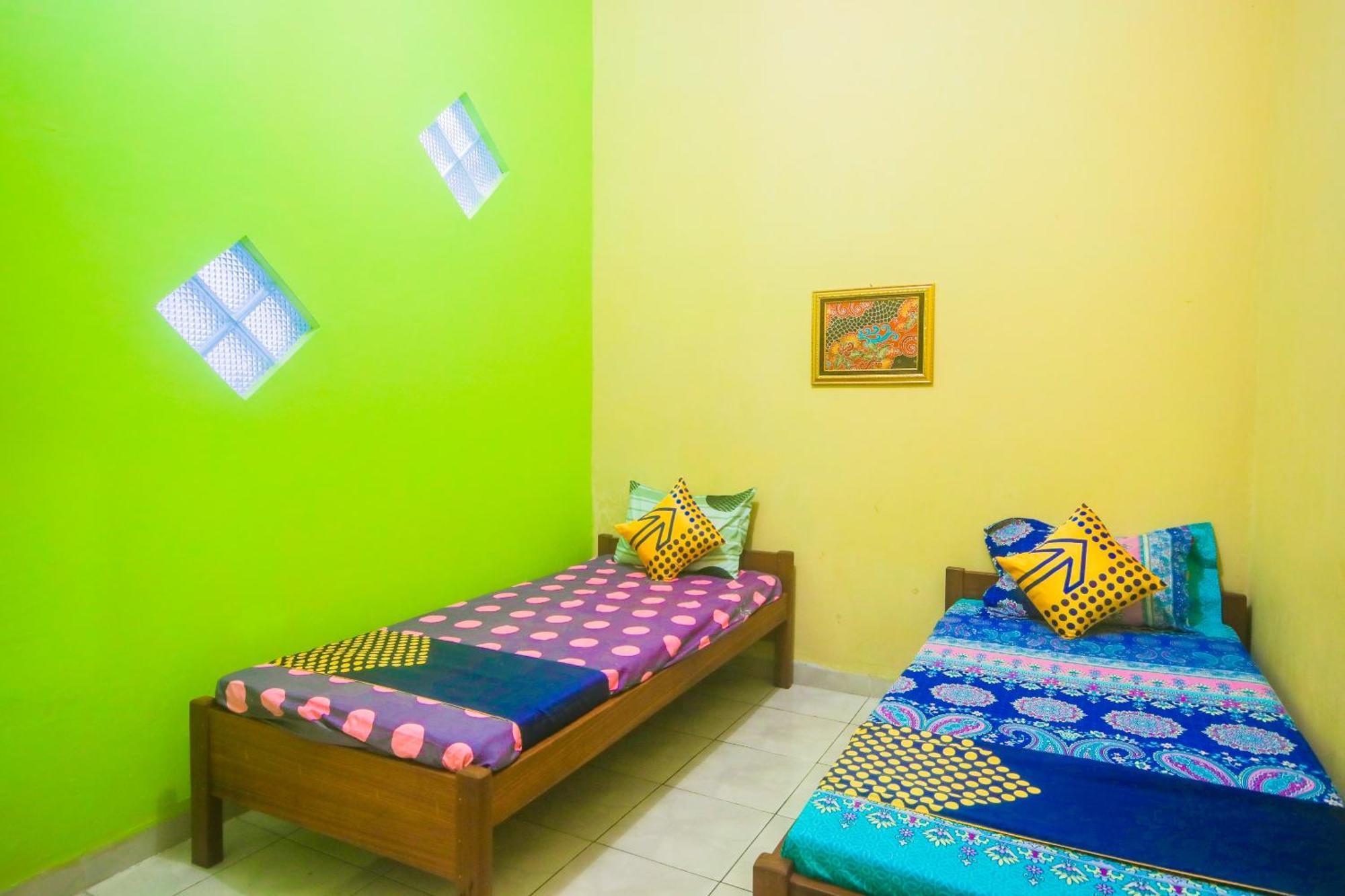 Oyo 2440 Wallet Family Residence Syariah Lumajang Kültér fotó