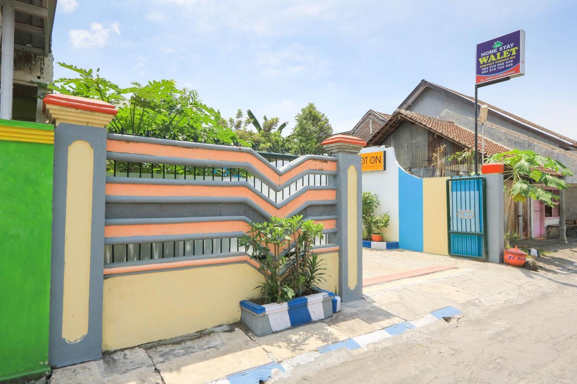 Oyo 2440 Wallet Family Residence Syariah Lumajang Kültér fotó